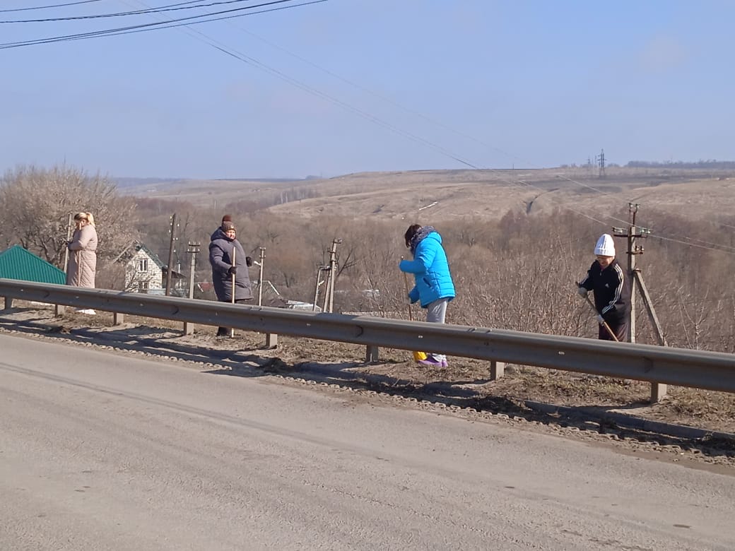 Присоединяйтесь все к субботникам, давайте сделаем наше село еще лучше!.